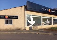 Devanture de Pompes Funèbres Générales