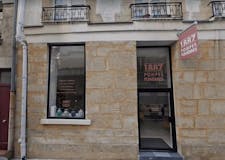 Devanture de Pompes Funèbres Générales