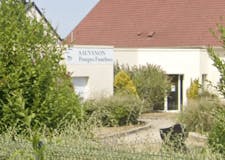 Devanture de Pompes Funèbres et Marbrerie Sauvanon - Dignité Funéraire