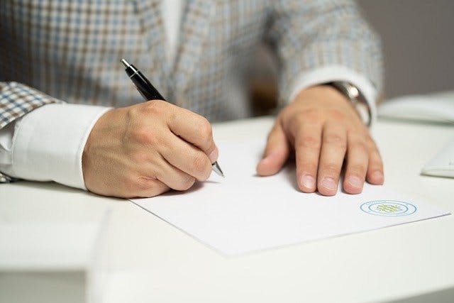 Image d'une signature de contrat