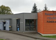 Devanture de Pompes Funèbres Chardon