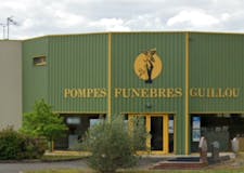 Devanture de Pompes Funèbres GUILLOU