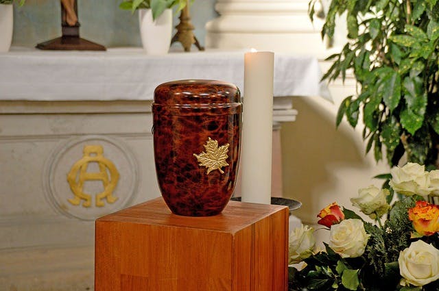 Image urne funéraire.
