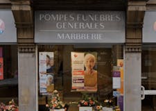 Devanture de Pompes Funèbres Générales
