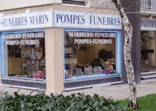 Devanture de Pompes Funèbres Marbrerie Arnaud Marin