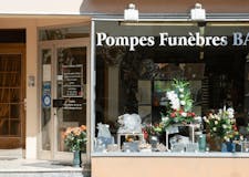Devanture de Pompes Funèbres Barth