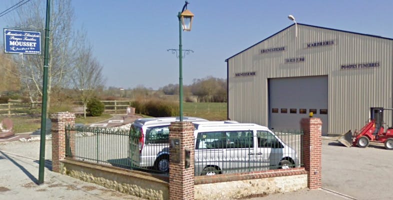 Photographie Pompes Funèbres Mousset de  Saint-Germain-de-Martigny