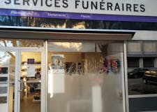 Devanture de Pompes Funèbres Genérales