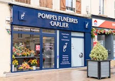Devanture de Pompes Funèbres Carlier
