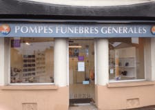 Devanture de Pompes Funèbres Générales