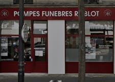 Devanture de Pompes Funèbres Marbrerie Roger Marin