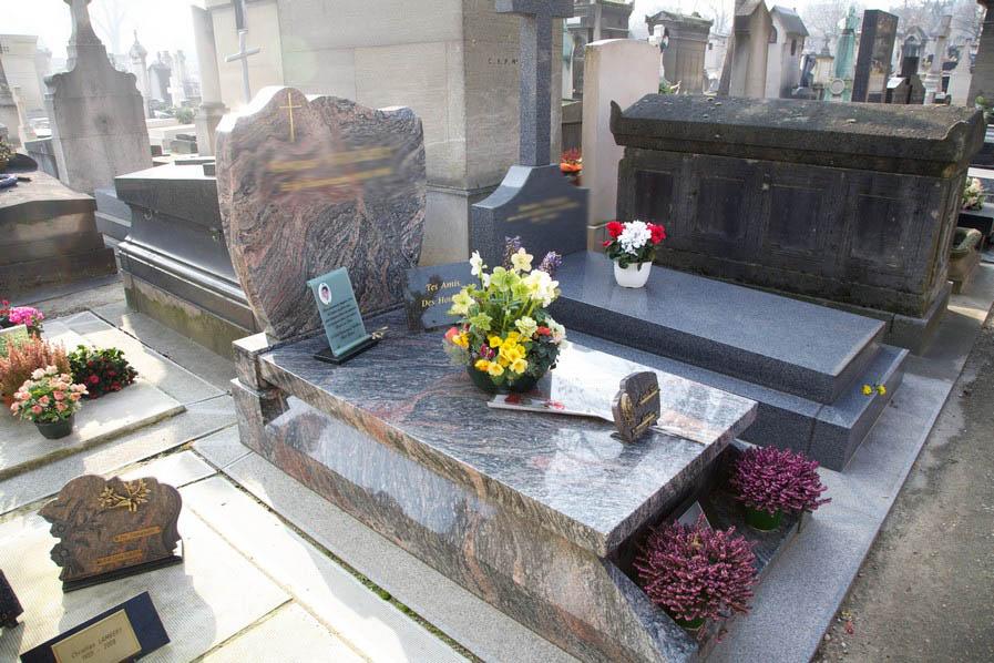 pierre tombale en granit