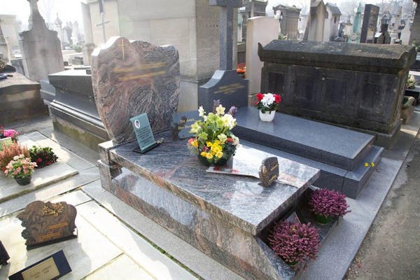 pierre tombale en granit