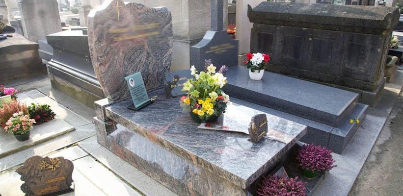 pierre tombale en granit