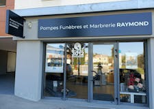 Devanture de Pompes Funèbres Raymond
