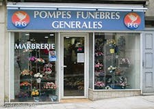 Devanture de Pompes Funèbres Générales