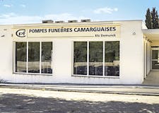 Devanture de Pompes Funèbres et Marbrerie Camarguaise - Dignité Funéraire