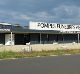 `photo de l'établissement de ${name}`