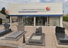 Devanture de Pompes Funèbres Générales