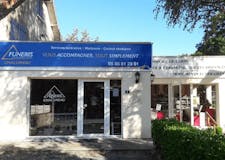 Devanture de Pompes Funèbres Chalumeau