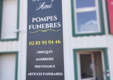 Devanture de Pompes Funèbres Anthony Aime