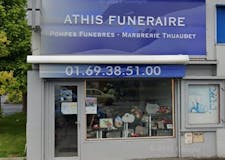 Devanture de Athis funéraire