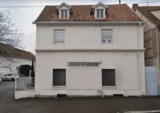 Devanture de Pompes Funèbres Générales