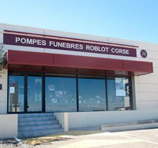 `photo de l'établissement de ${name}`