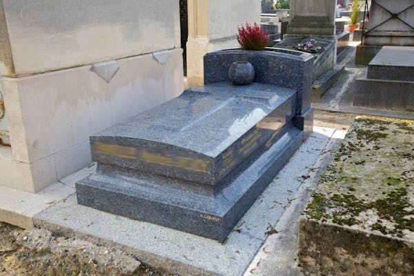pierre tombale en granit