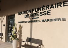 Devanture de Maison Funéraire de Bresse
