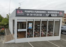 Devanture de Pompes Funèbres Marbrerie Choteau