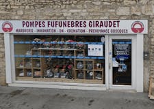 Devanture de Pompes Funèbres Giraudet