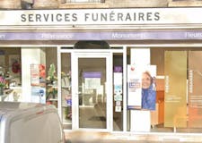Devanture de Pompes Funèbres Générales
