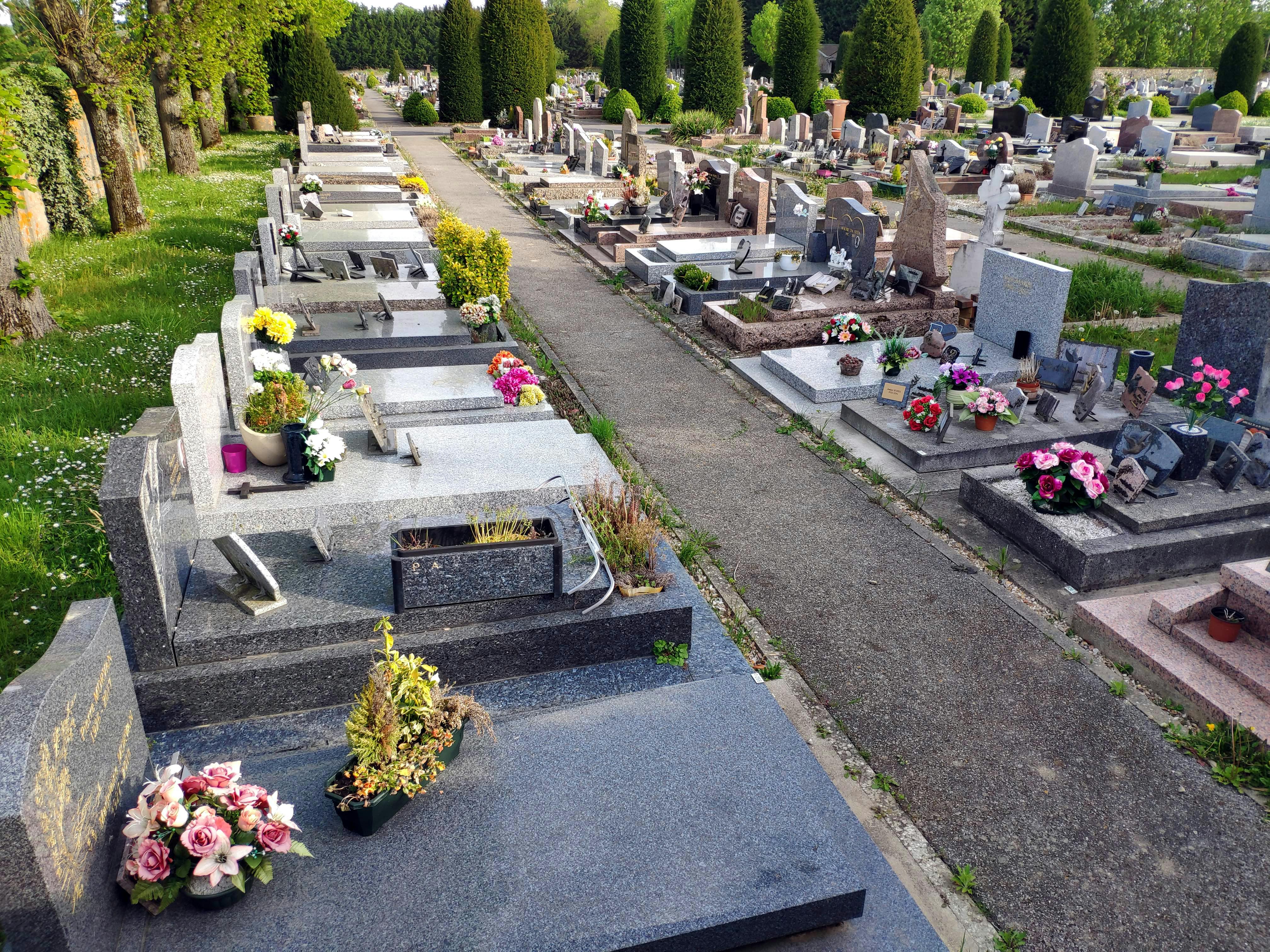 pierres tombales cimetière