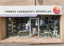 Devanture de Pompes Funèbres Générales