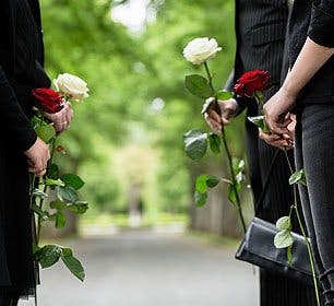 famille au cimetiere