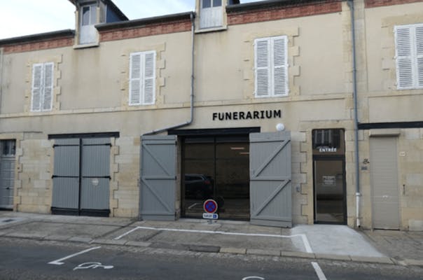 Photographie de la Pompes Funèbres Landon de Saint-Pierre-le-Moûtier