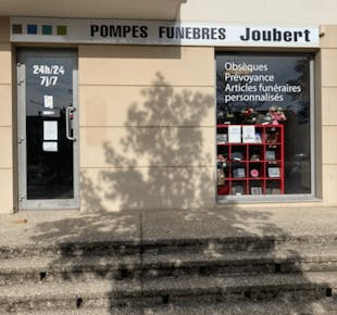 `photo de l'établissement de ${name}`