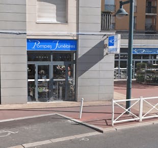 `photo de l'établissement de ${name}`