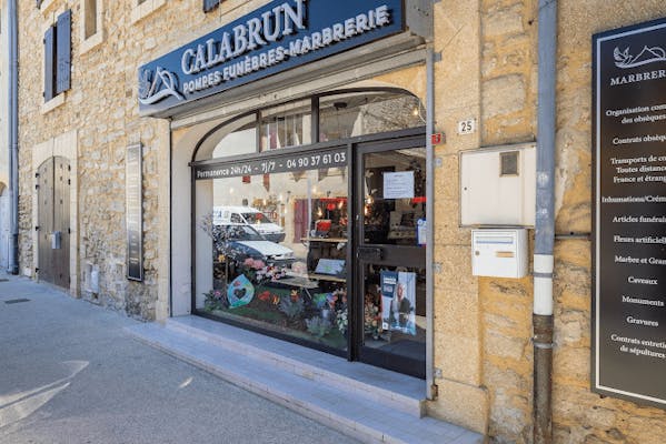 Photographie de la Pompes Funèbres Marbrerie Calabrun de Camaret-sur-Aigues