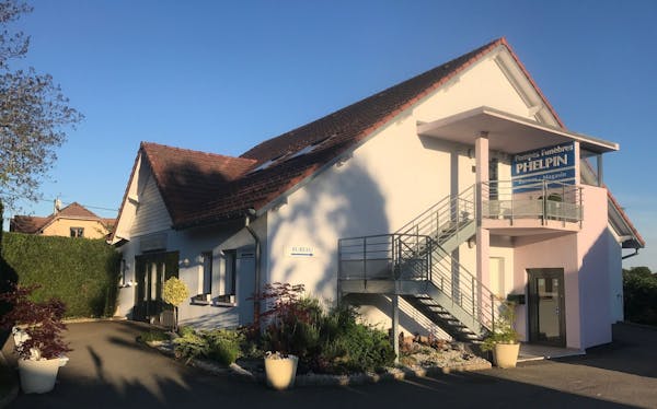 Photo de la devanture du funérarium le Châtaignier de Chaux