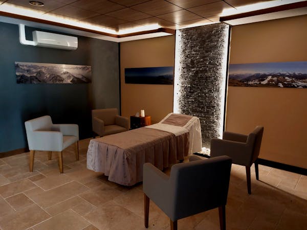 Photo d'un deuxième salon PFS Espace funèraire de L'Astarac 


