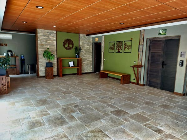 Photo de la salle d'attente de PFS Espace funèraire de L'Astarac 


