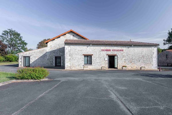 Photo de la devanture du funérarium de La Bergerie