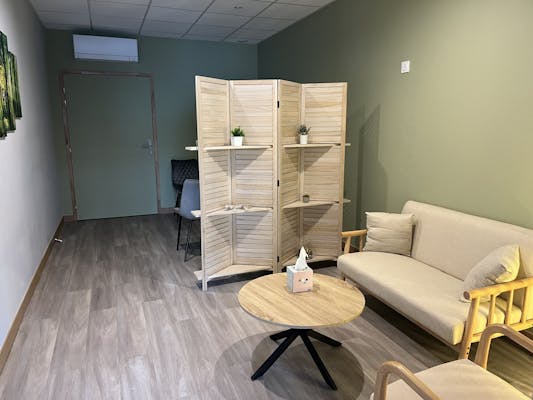 Photo d'un premier salon du Maison funéraire drômoise