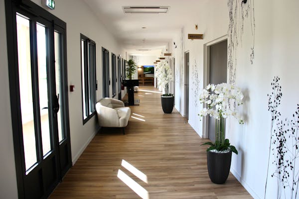 Photo de la salle d'attente de Pompes Funèbres et Marbrerie RIVIÈRE de Rouxmesnil-Bouteilles


