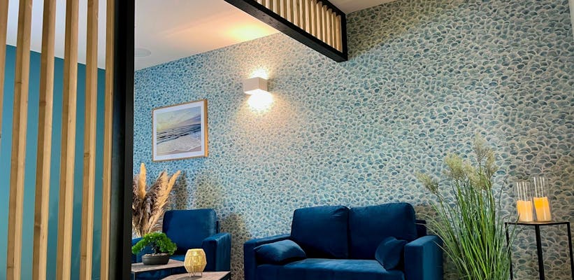 Photo d'un deuxième salon de la Pompes Funèbres et Marbrerie RIVIÈRE de Rouxmesnil-Bouteilles