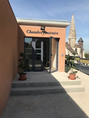 Photographie de la devanture DE la MEMORIA

