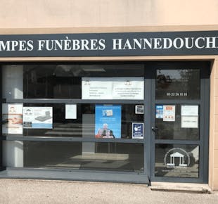 `photo de l'établissement de ${name}`