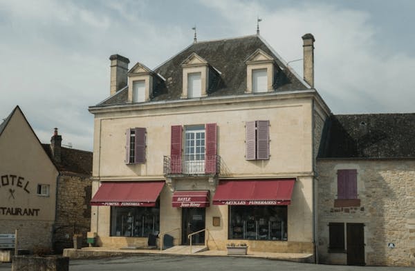 Photographie de Pompes Funèbres Jean-Rémy Bayle des Quatre-Routes-du-Lot